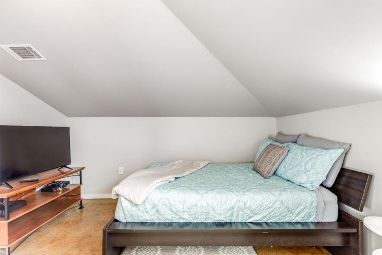 Walk Score 90!!-Historic Downtown District-2 Blocks To Famous Forsyth Park- Huge Private Patio-Private Parking Savannah Esterno foto
