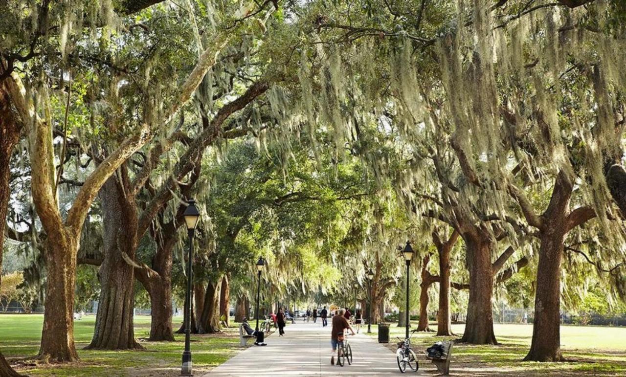 Walk Score 90!!-Historic Downtown District-2 Blocks To Famous Forsyth Park- Huge Private Patio-Private Parking Savannah Esterno foto